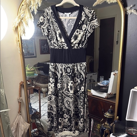 Dress Barn Dresses & Skirts - Dressbarn Black and Cream Paisley Dress